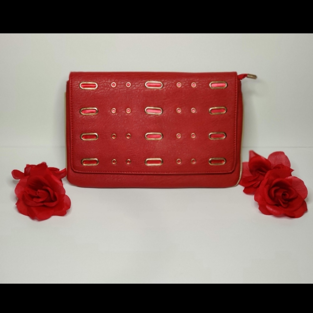 Red clutch